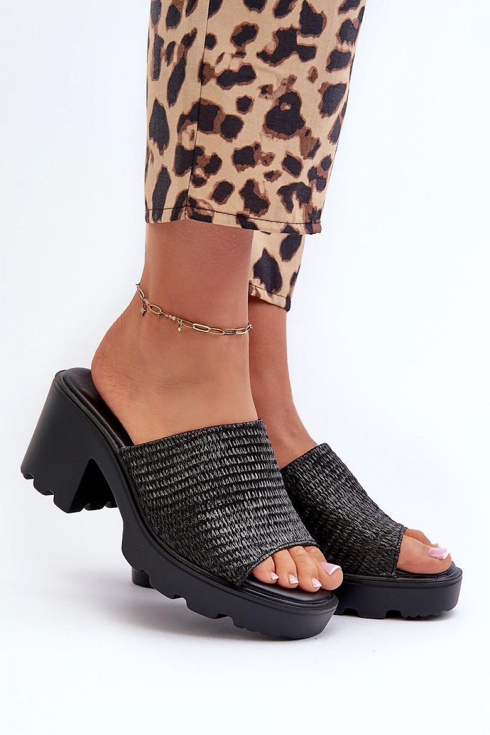 Flip-flops model 197723